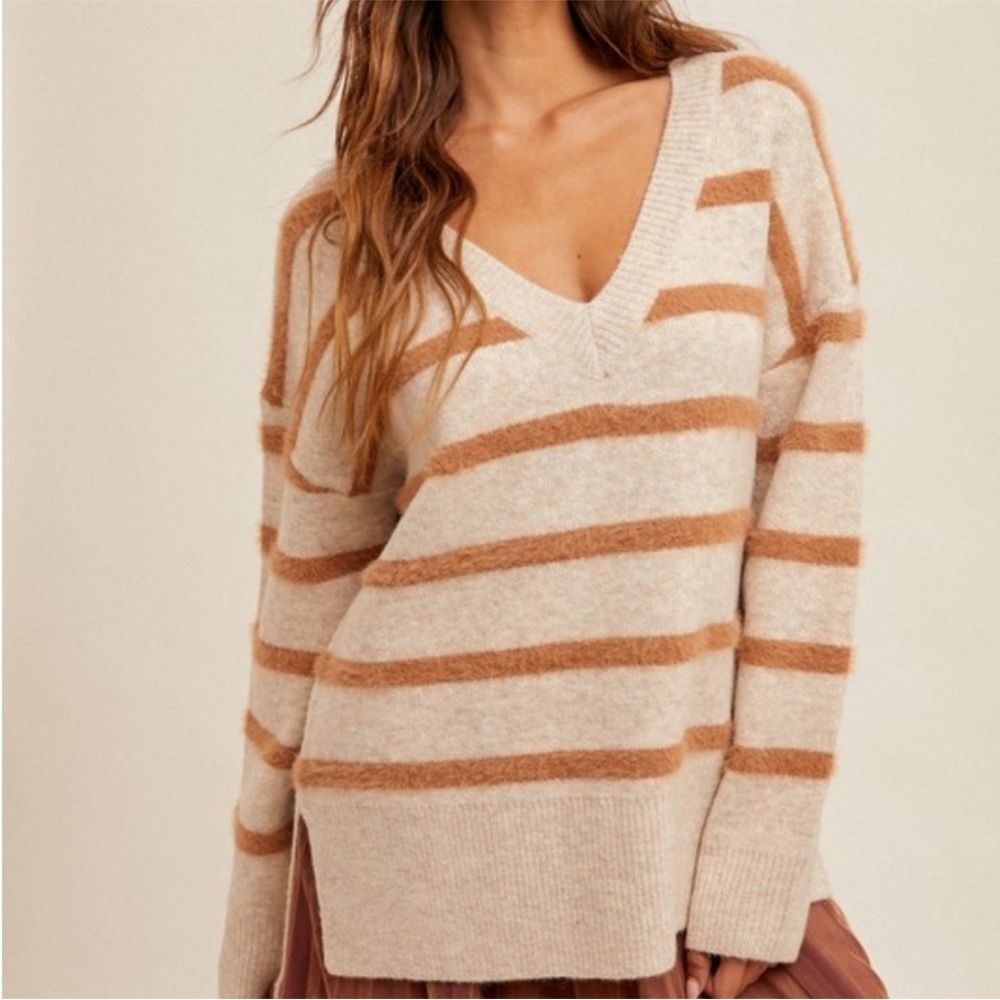 NWT HEM & THREAD Striped V-Neck Sweater - Cream and Tan